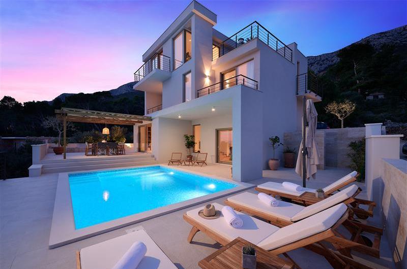 3 bedroom villa with pool and sea views Hvar island sleeps 6