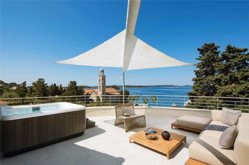 Beachfront villa in Hvar Town, photograph 2