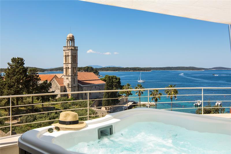 Beachfront villa in Hvar Town, photograph 1