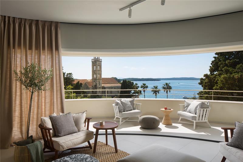 Beachfront villa in Hvar Town, photograph 4