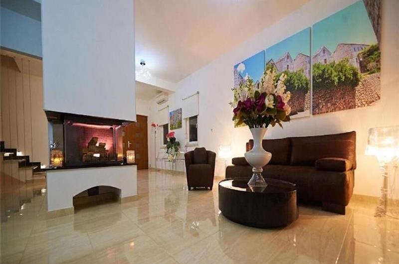 4 bedroom hilltop villa with pool near Jesenice, sleeps 8