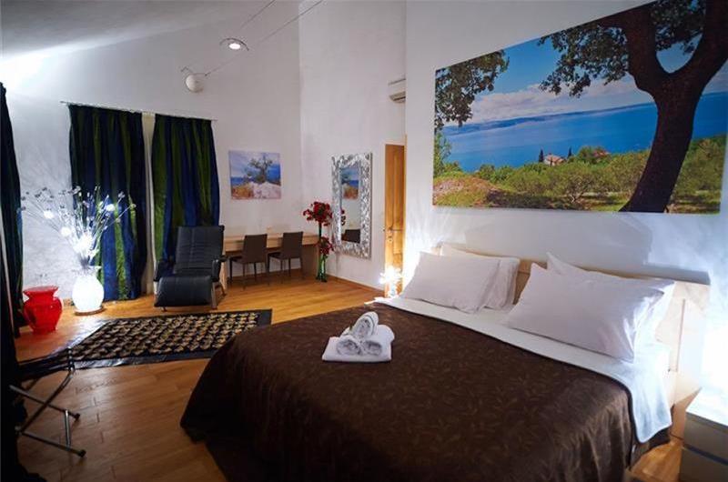 4 bedroom hilltop villa with pool near Jesenice, sleeps 8