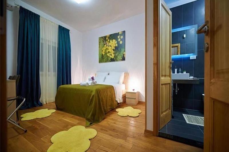 4 bedroom hilltop villa with pool near Jesenice, sleeps 8