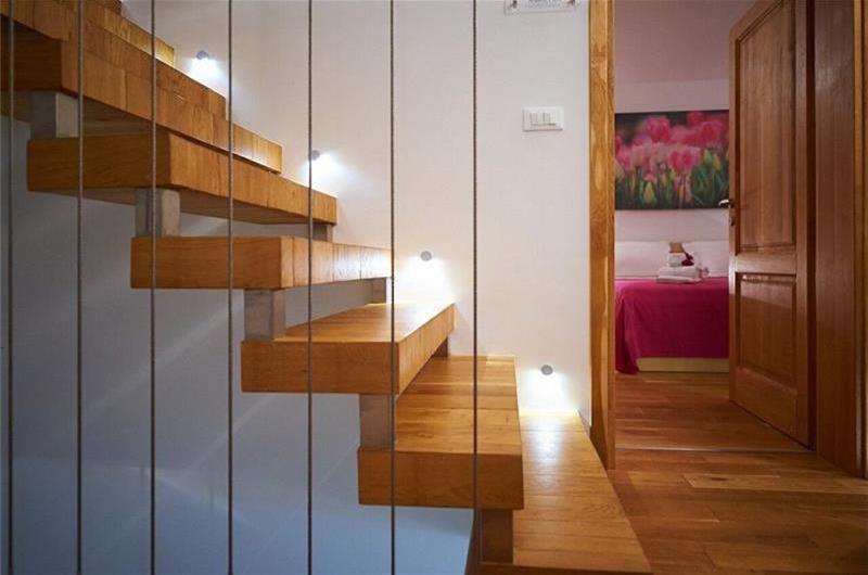 4 bedroom hilltop villa with pool near Jesenice, sleeps 8