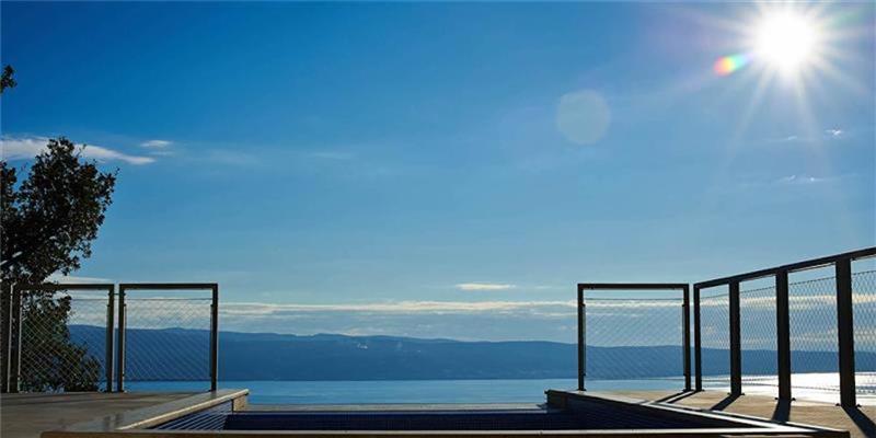 4 bedroom hilltop villa with pool near Jesenice, sleeps 8