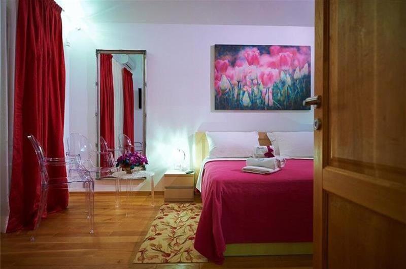 4 bedroom hilltop villa with pool near Jesenice, sleeps 8