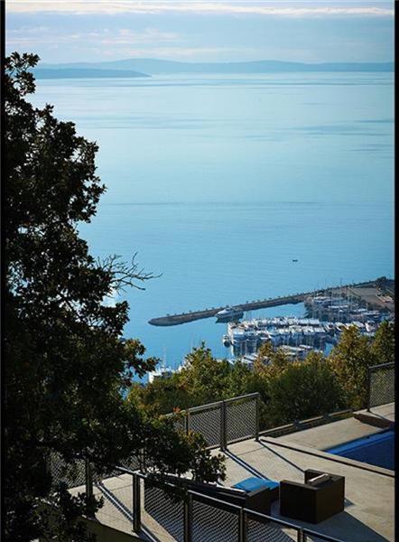 Sea-view villa in Jesenice, photograph 4