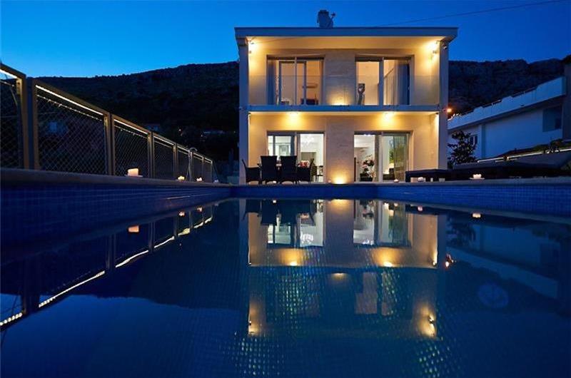4 bedroom hilltop villa with pool near Jesenice, sleeps 8
