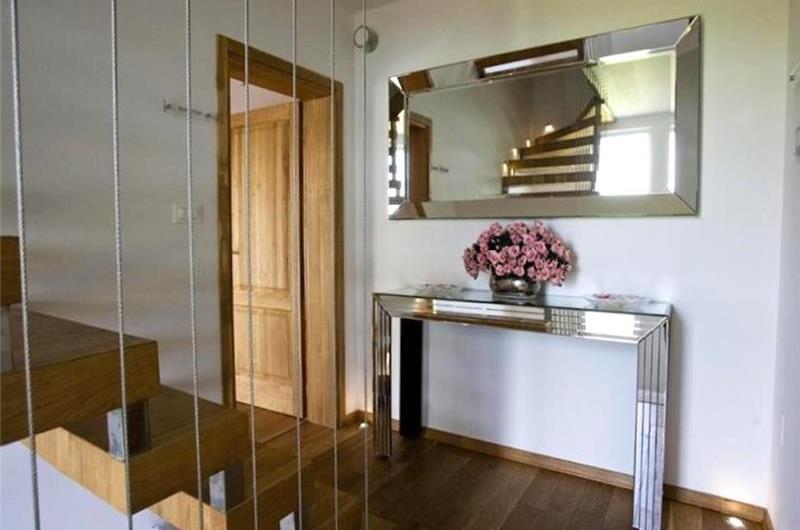 4 bedroom hilltop villa with pool near Jesenice, sleeps 8