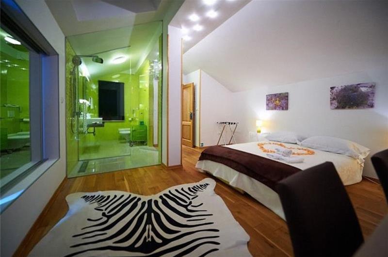 4 bedroom hilltop villa with pool near Jesenice, sleeps 8