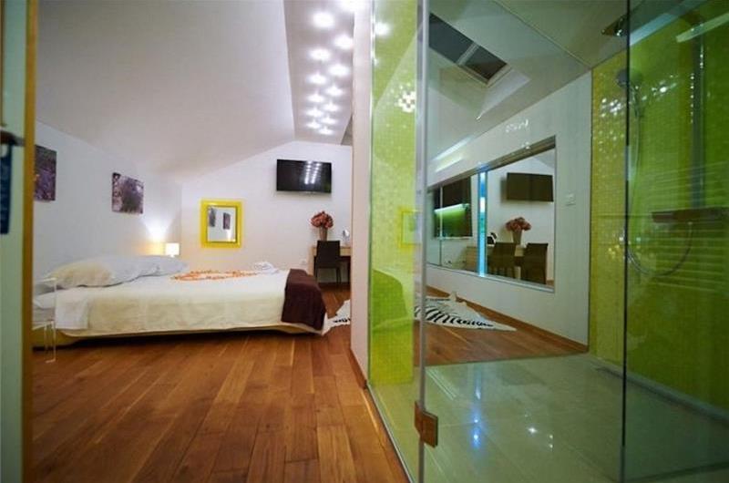 4 bedroom hilltop villa with pool near Jesenice, sleeps 8