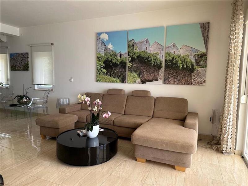 Sea-view villa in Jesenice, photograph 7