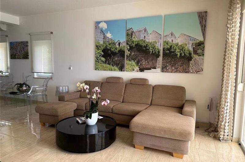 4 bedroom hilltop villa with pool near Jesenice, sleeps 8