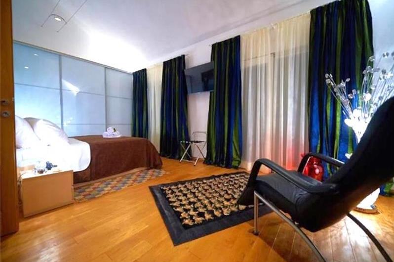 4 bedroom hilltop villa with pool near Jesenice, sleeps 8