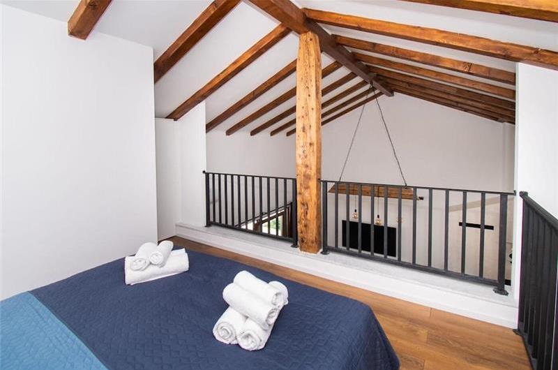 2 bedroom villa with pool near Skradin, sleeps 5