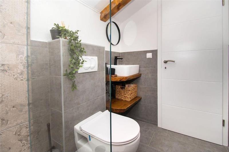 2 bedroom villa with pool near Skradin, sleeps 5