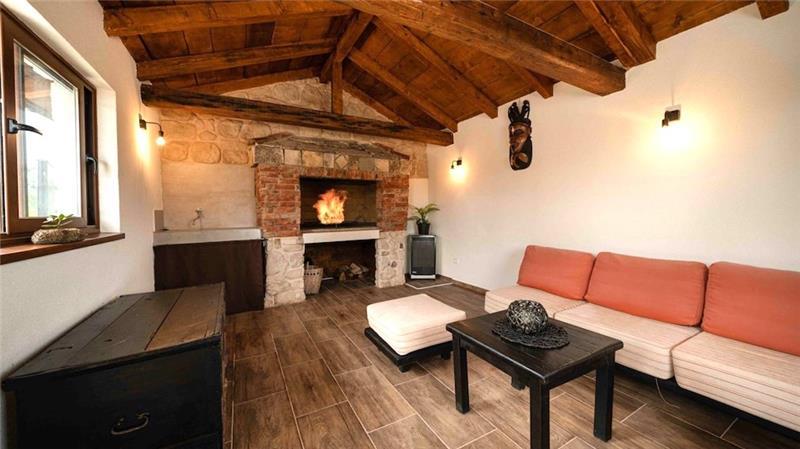 2 bedroom villa with pool near Skradin, sleeps 5
