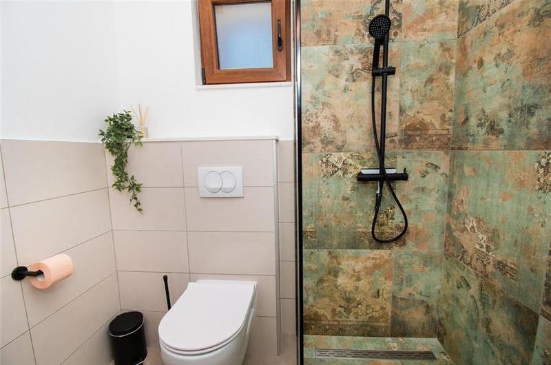 2 bedroom villa with pool near Skradin, sleeps 5