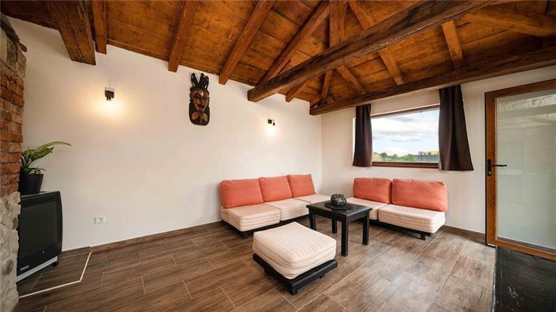 2 bedroom villa with pool near Skradin, sleeps 5