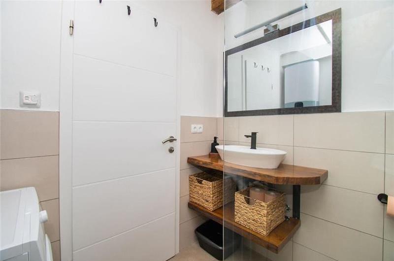 2 bedroom villa with pool near Skradin, sleeps 5