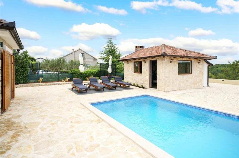 2 bedroom villa with pool near Skradin, sleeps 5