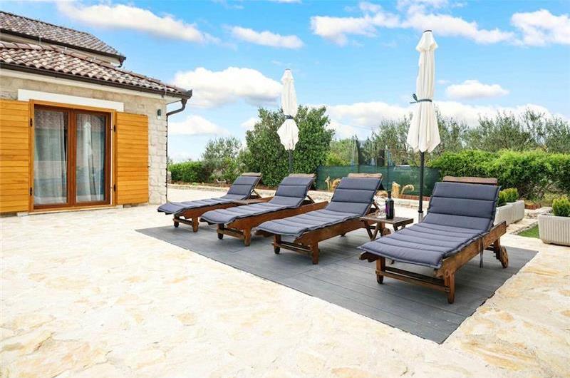 2 bedroom villa with pool near Skradin, sleeps 5