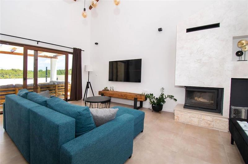2 bedroom villa with pool near Skradin, sleeps 5