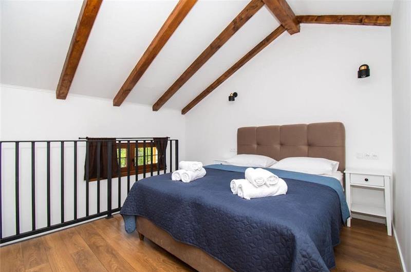 2 bedroom villa with pool near Skradin, sleeps 5