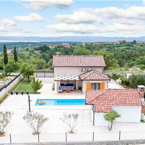 2 bedroom villa with pool near Skradin, sleeps 5