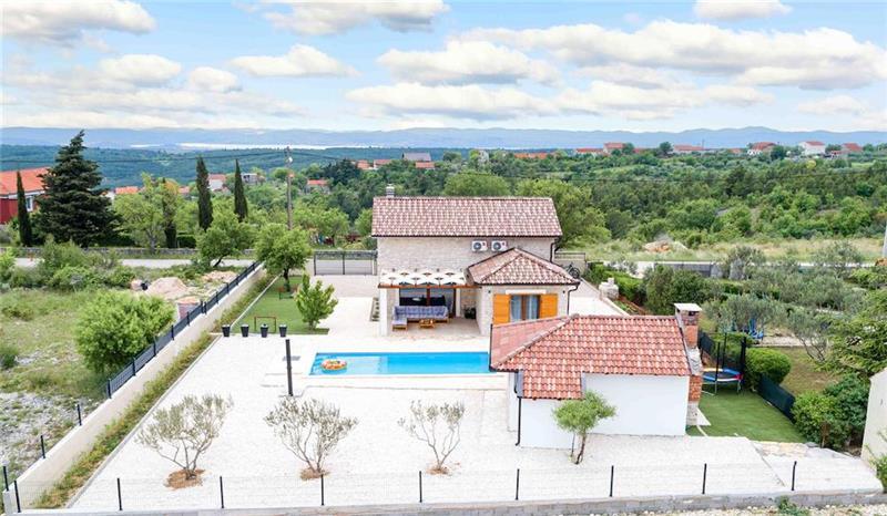 2 bedroom villa with pool near Skradin, sleeps 5