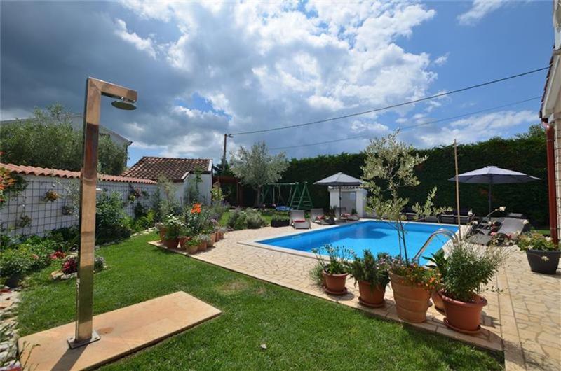 3 bedroom villa with pool near Poreč, sleeps 6