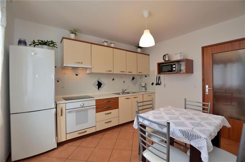 3 bedroom villa with pool near Poreč, sleeps 6