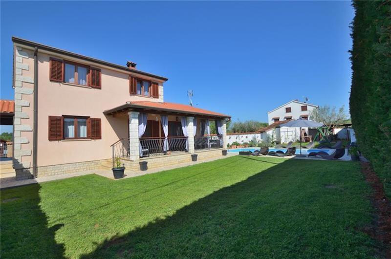 3 bedroom villa with pool near Poreč, sleeps 6