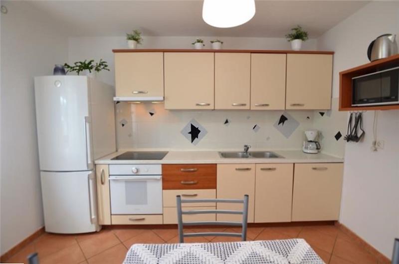 3 bedroom villa with pool near Poreč, sleeps 6