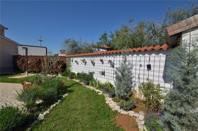 3 bedroom villa with pool near Poreč, sleeps 6