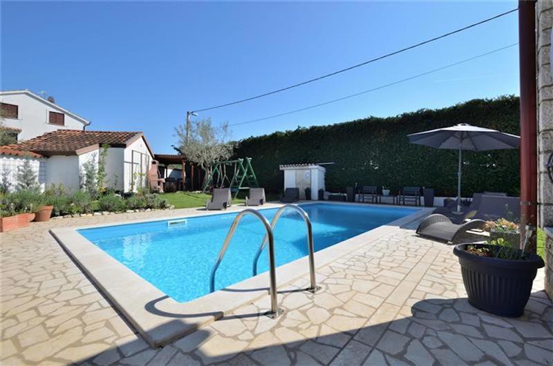 3 bedroom villa with pool near Poreč, sleeps 6