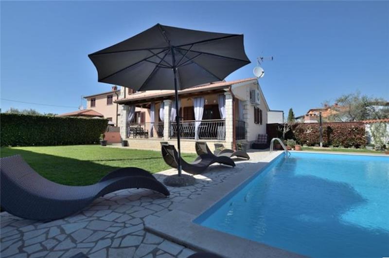 3 bedroom villa with pool near Poreč, sleeps 6