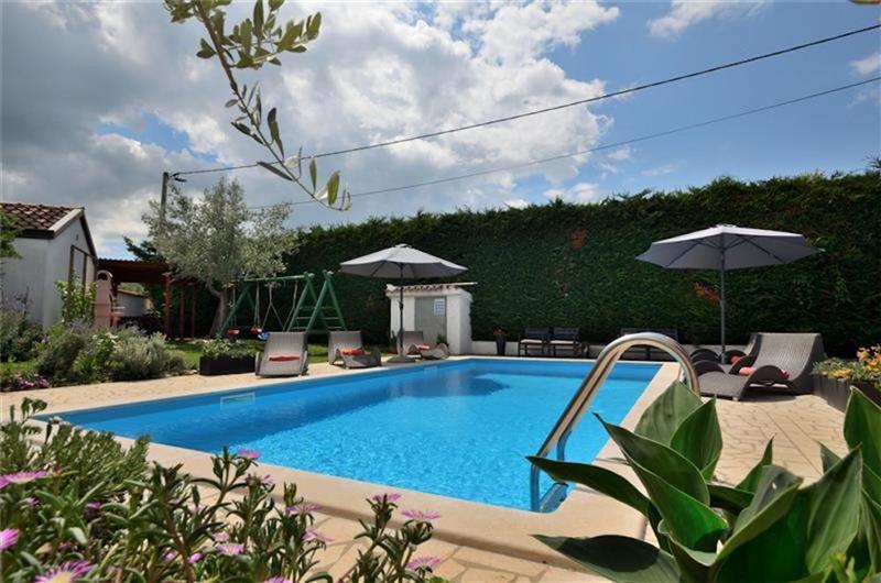 3 bedroom villa with pool near Poreč, sleeps 6
