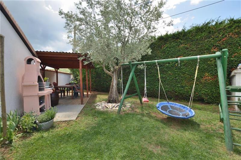 3 bedroom villa with pool near Poreč, sleeps 6