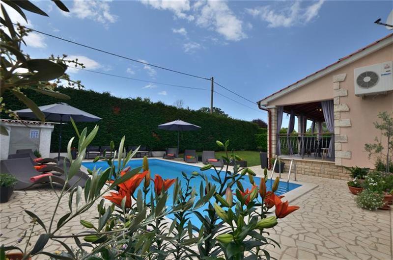 3 bedroom villa with pool near Poreč, sleeps 6