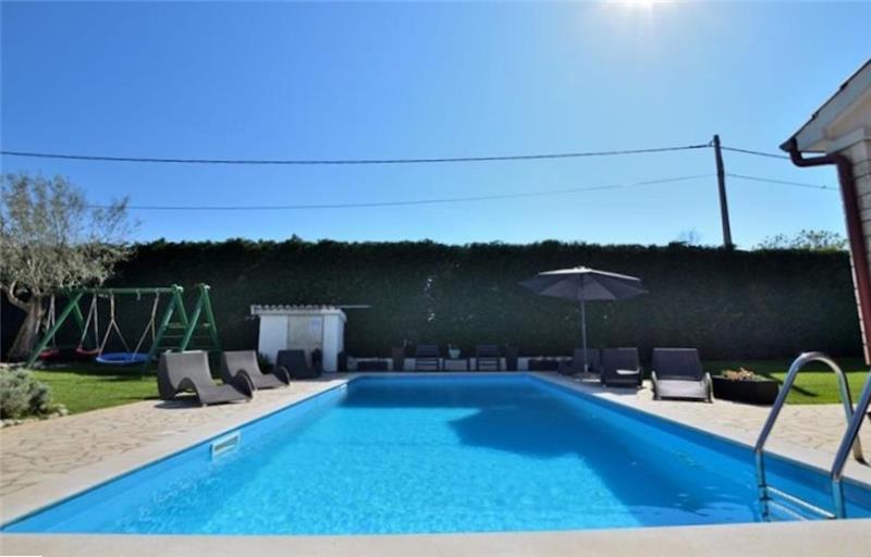 3 bedroom villa with pool near Poreč, sleeps 6