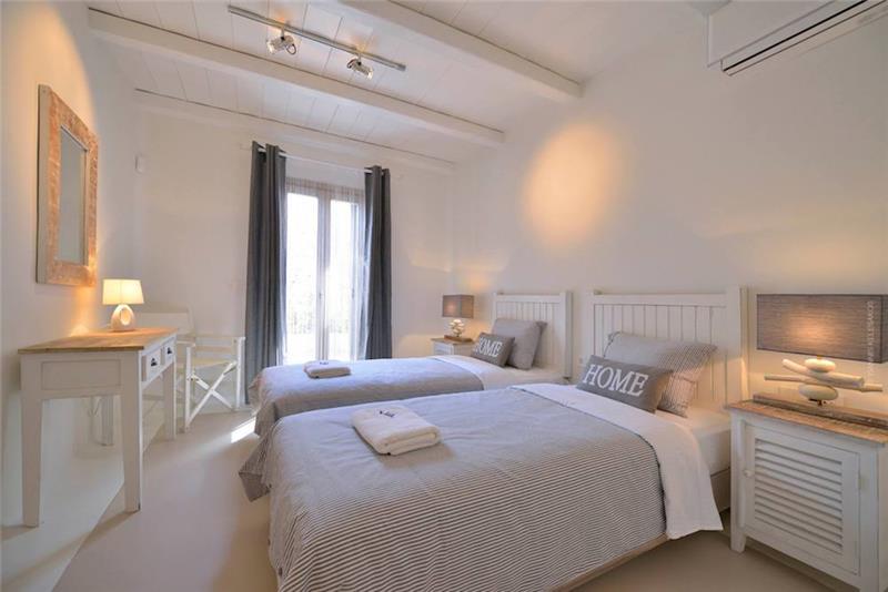 Sea-view villa in Mykonos, photograph 21