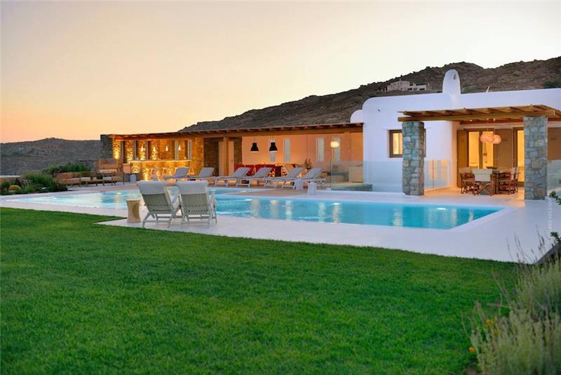 Sea-view villa in Mykonos, photograph 1