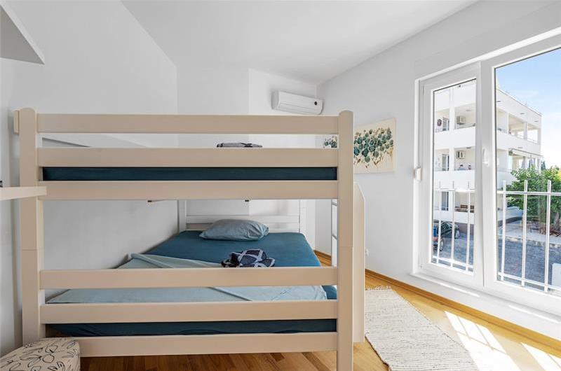 2 bedroom apartment with pool in Okrug Gornji on Ciovo Island, sleeps 6