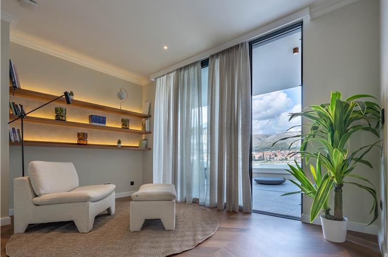 Selection of 5 bedroom seafront villas with pool on Ciovo near Trogir, sleeps 10