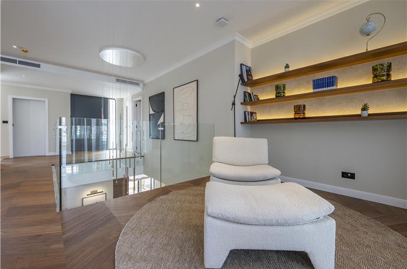 Selection of 5 bedroom seafront villas with pool on Ciovo near Trogir, sleeps 10