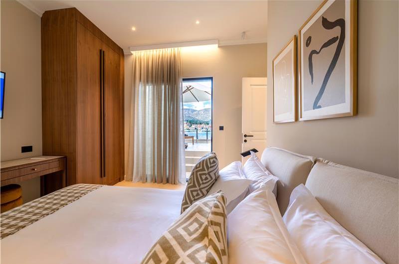 Selection of 5 bedroom seafront villas with pool on Ciovo near Trogir, sleeps 10