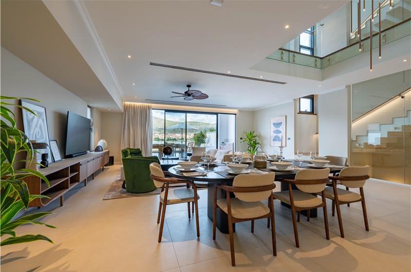 Selection of 5 bedroom seafront villas with pool on Ciovo near Trogir, sleeps 10