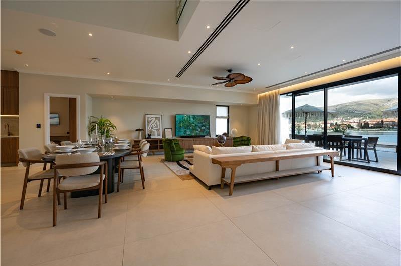 Selection of 5 bedroom seafront villas with pool on Ciovo near Trogir, sleeps 10