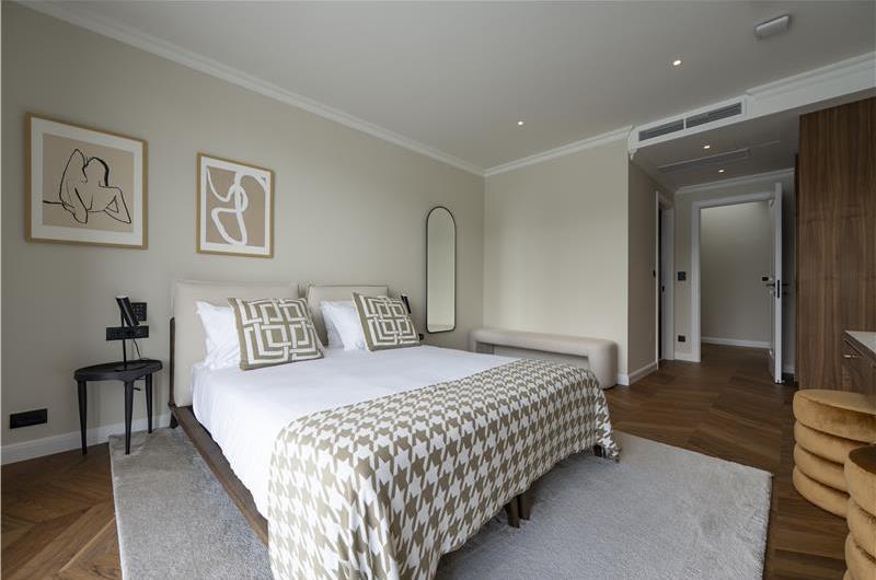Selection of 5 bedroom seafront villas with pool on Ciovo near Trogir, sleeps 10